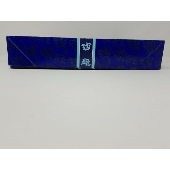 1995 Mattel AVON Exclusive Special Edition Winter Velvet Barbie Doll #15571 (o) - Picture 8 of 9